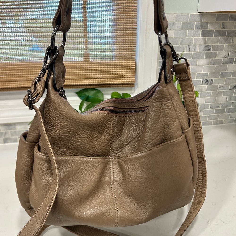 Women's Taupe Leather Shoulder Bag - Brand Not Visible